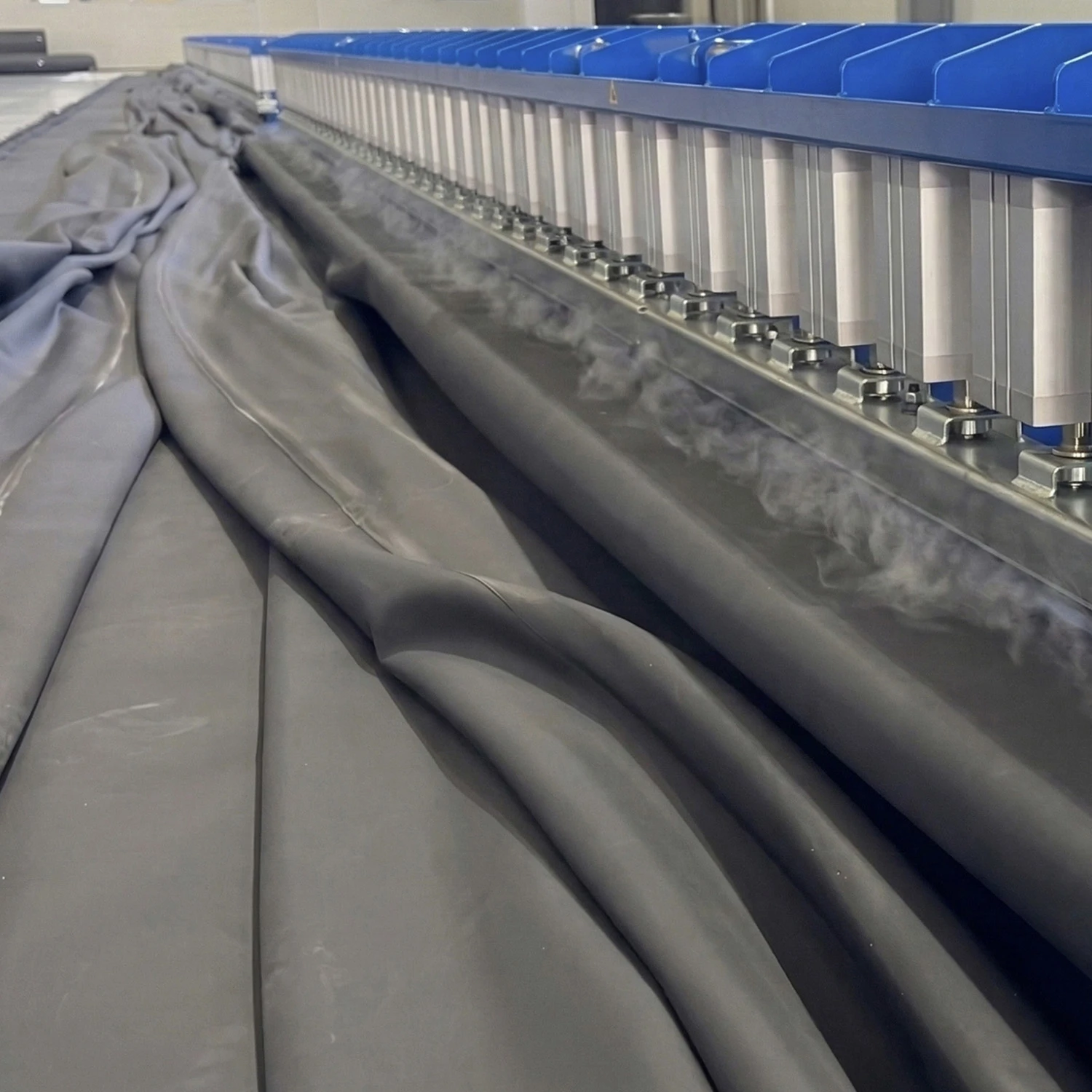 Membrana EPDM RubberBear, folia gumowa premium do uszczelniania oczek wodnych i stawów, w 100% bezpieczna dla ryb.