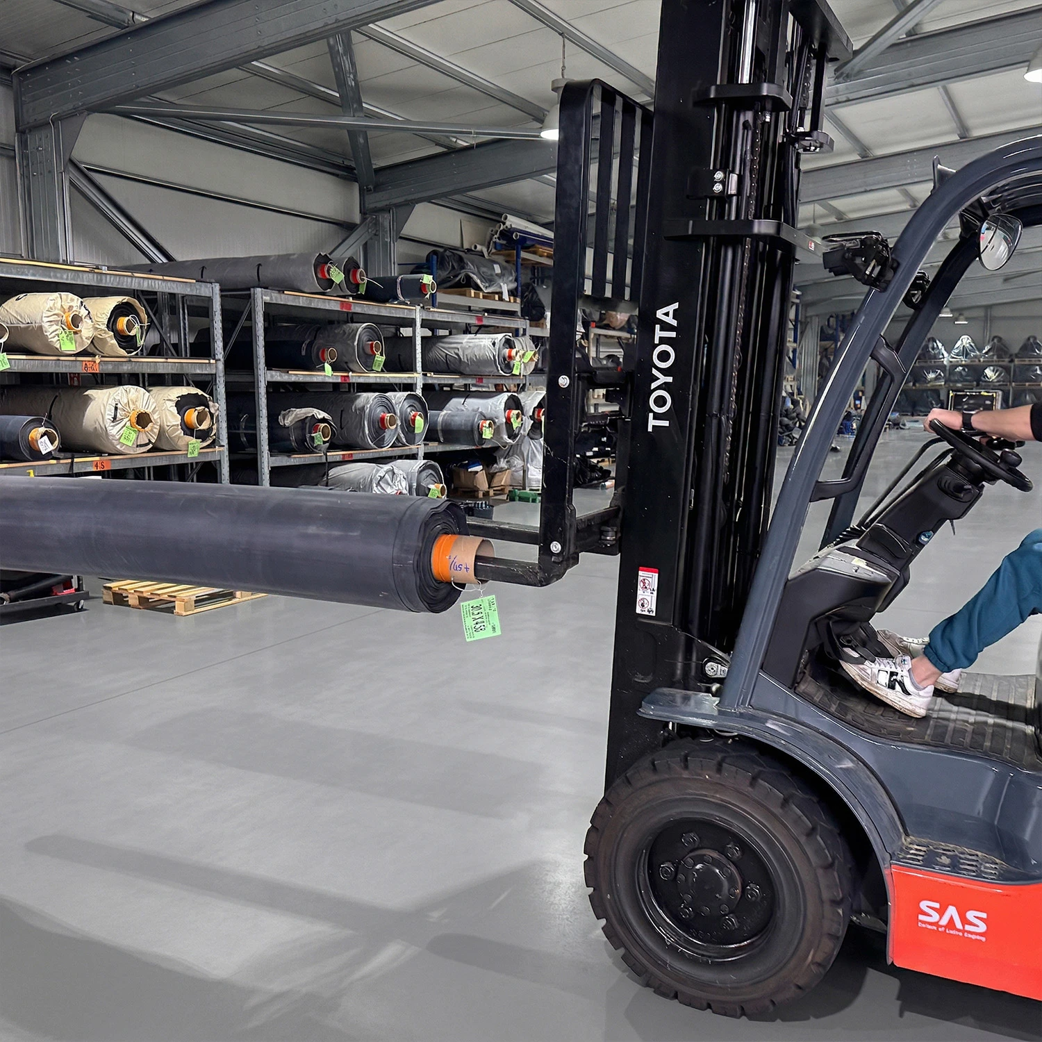 Rolka membrany EPDM RubberBear do oczek. Guma premium, w 100% bezpieczna dla ryb, odporna na UV i mróz.
